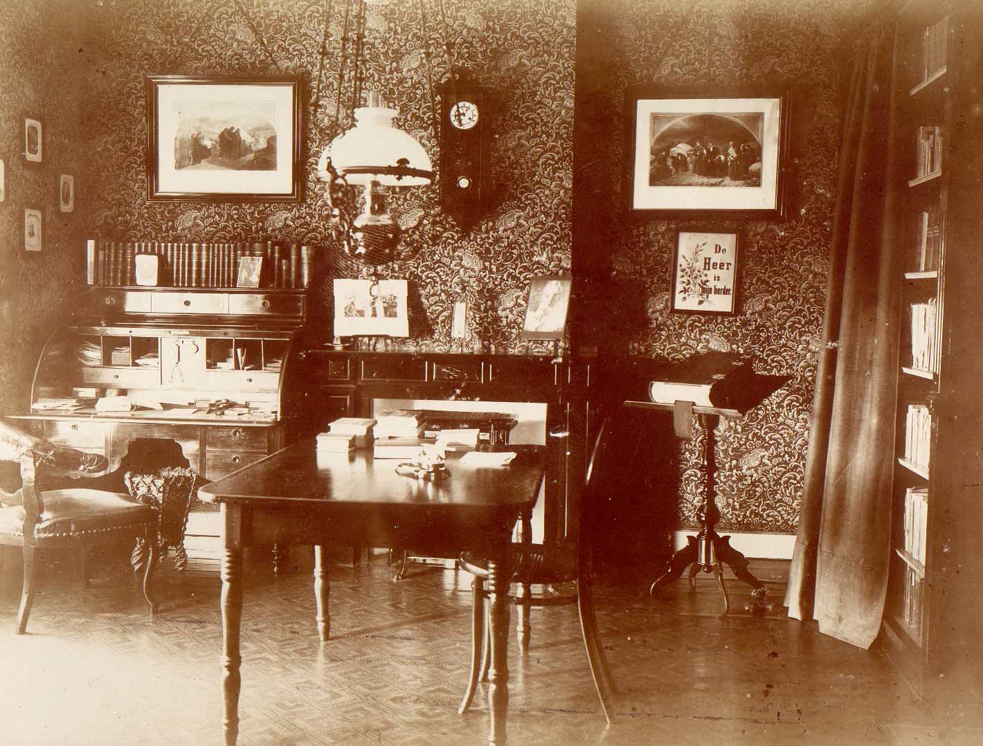 De studeerkamer in de pastorie in 1897